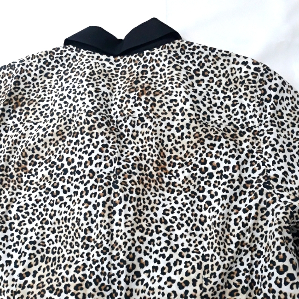 Chico's 100% Cotton Leopard Print Button-Up Shirt With Sleeves Size 2 (Large) - Picture 9 of 13